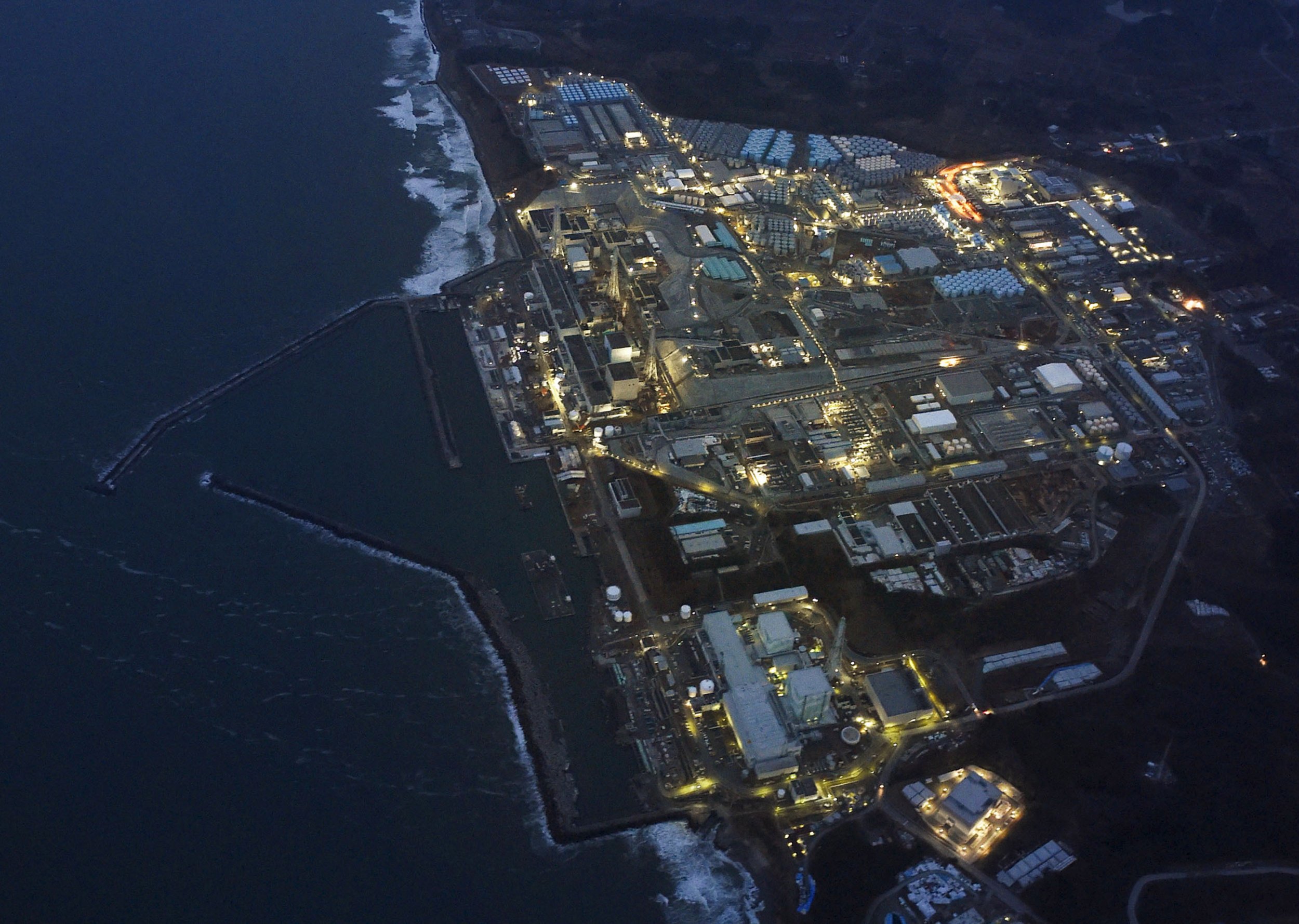 Fukushima News: Fuel Rods Removal From Reactors Begin 8 Years After ...