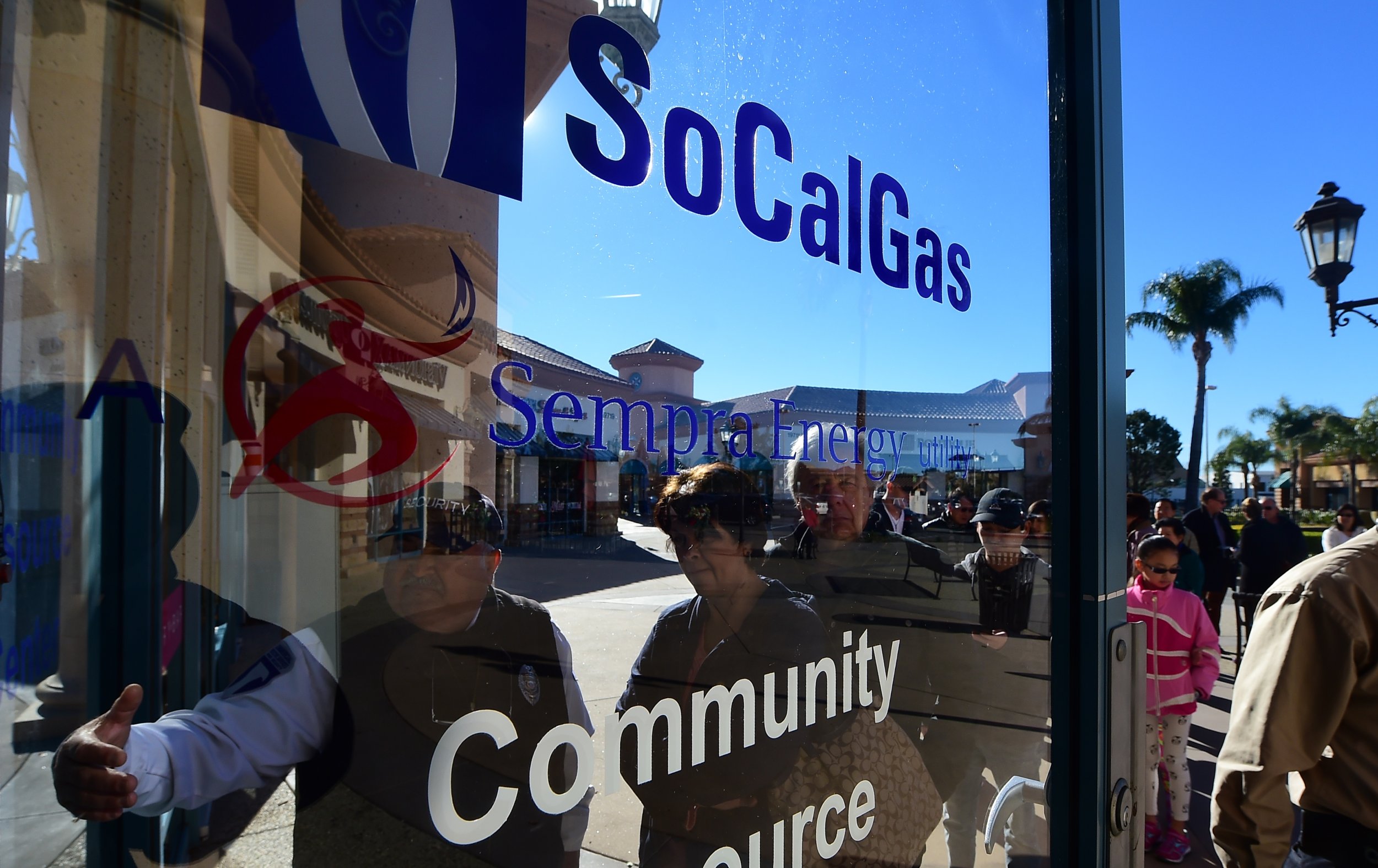 socal-gas-responds-to-gas-leak-complaints-by-cheviot-hills-residents