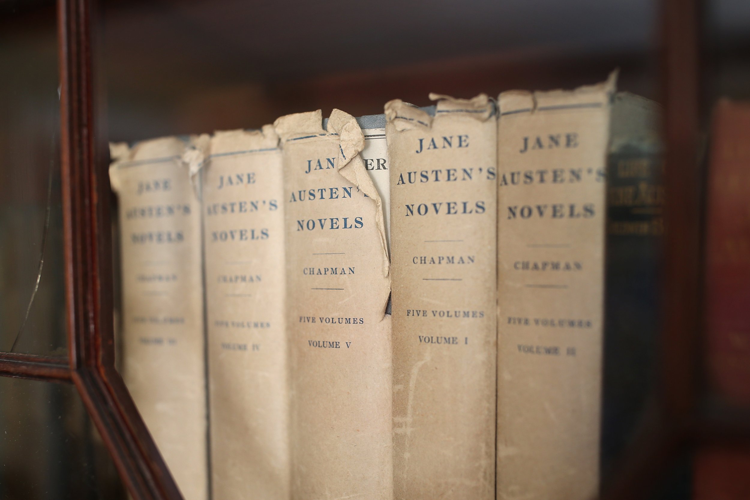 Книга на ранних поездах. Джейн Остин портрет писательницы. Джейн Остин интересные факты. Романы Джейн Остин первые. Биография Джейн Остин книга.