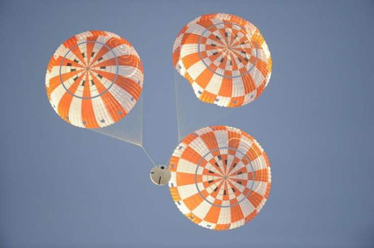 orion-spacecraft-Parachute-test