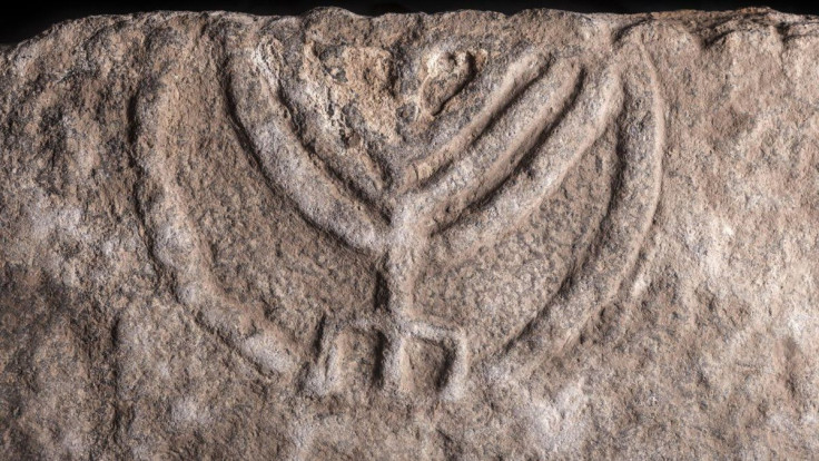 menorah-tomb-door