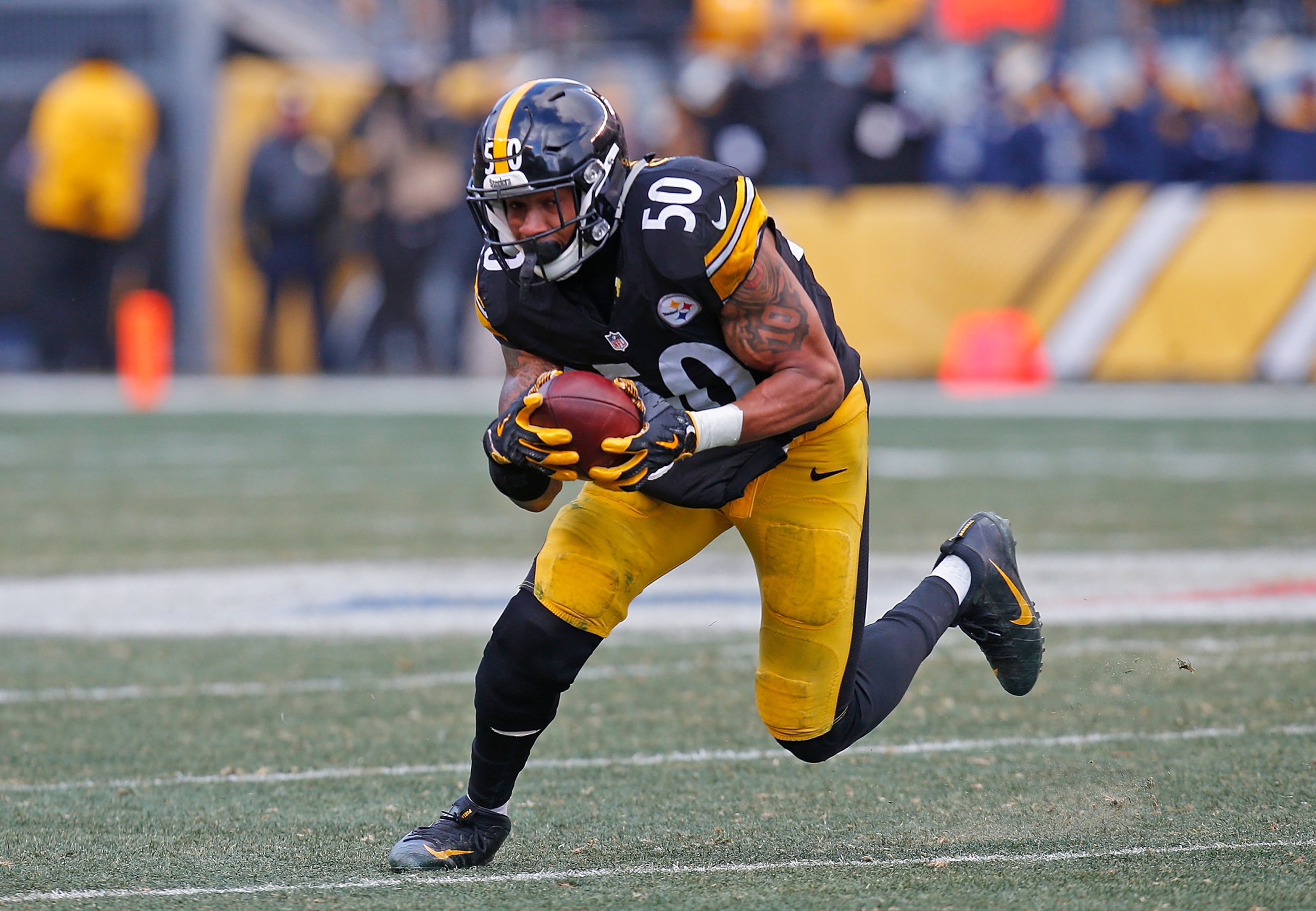 Ryan Shazier Gets InjuredMonday Night Football 