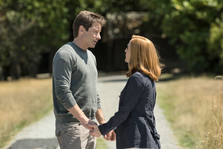 David Duchovny as Mulder, Gillian Anderson as Dana Scully