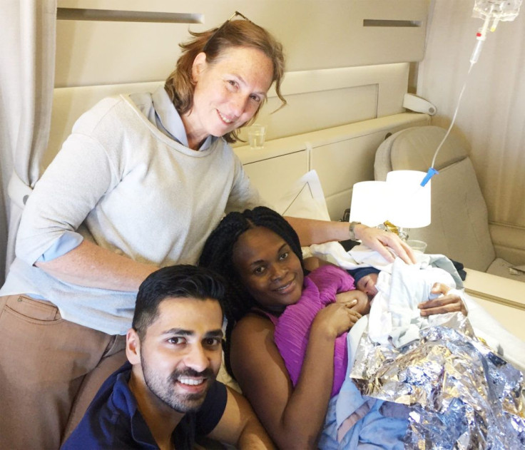 doctor delivers baby on plane 2