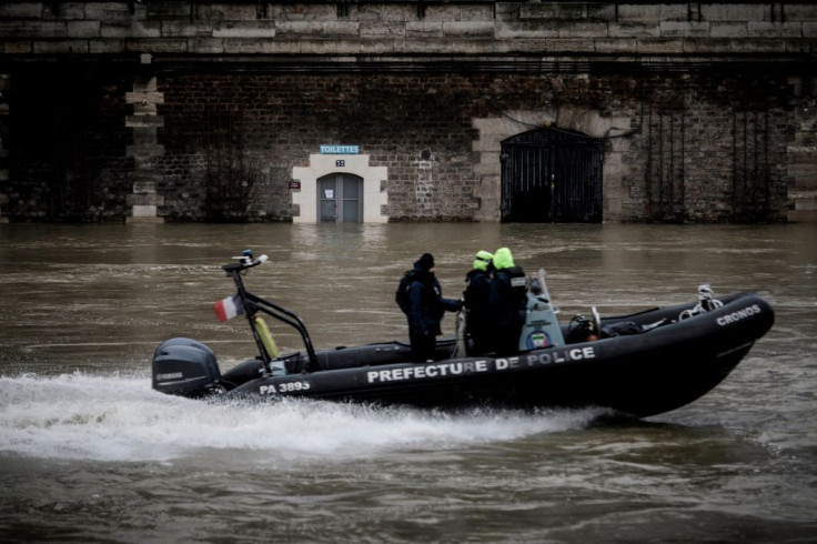 police paris flood
