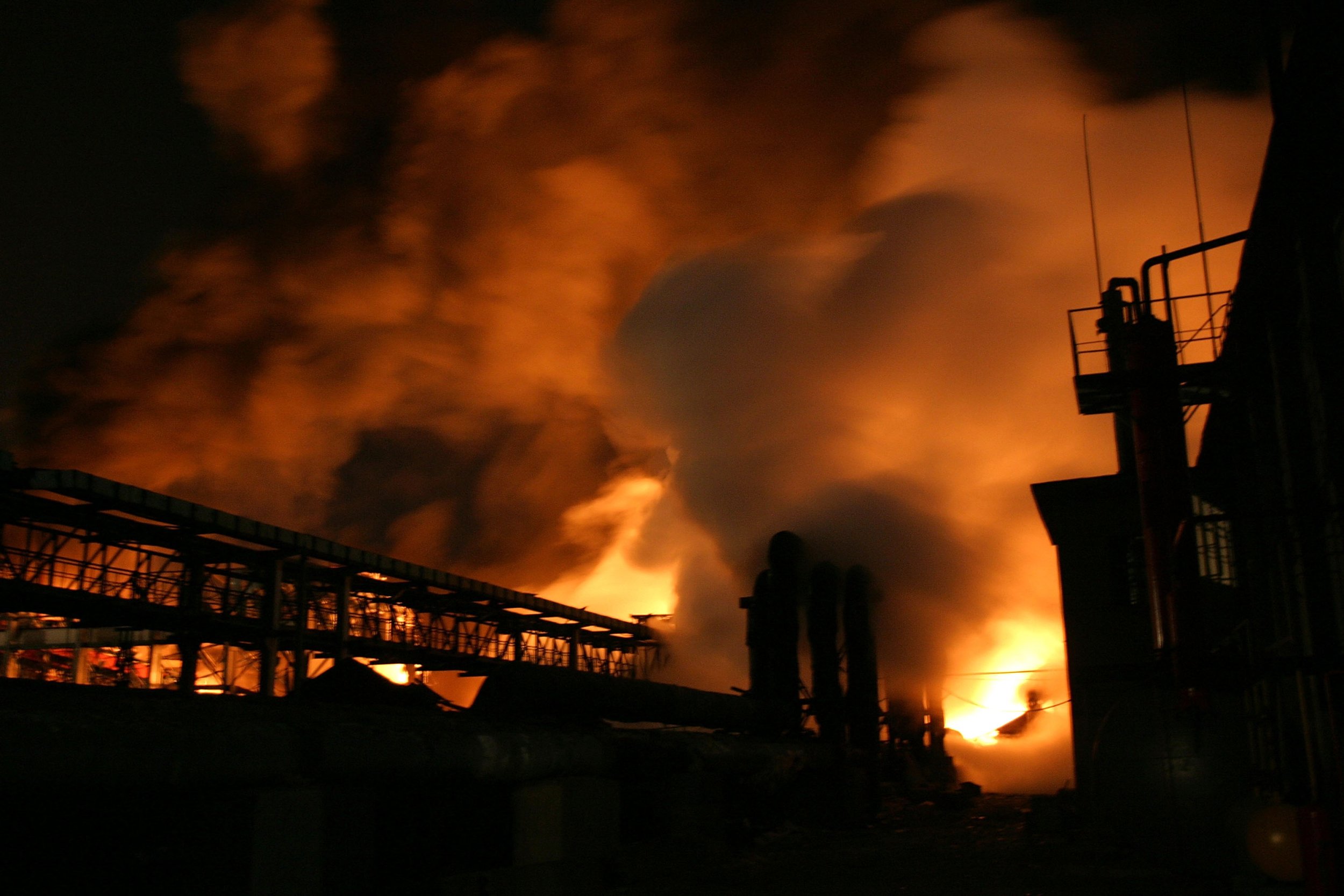 Massive Fire Engulfs Office Building In China's Zhengzhou [Video] IBTimes