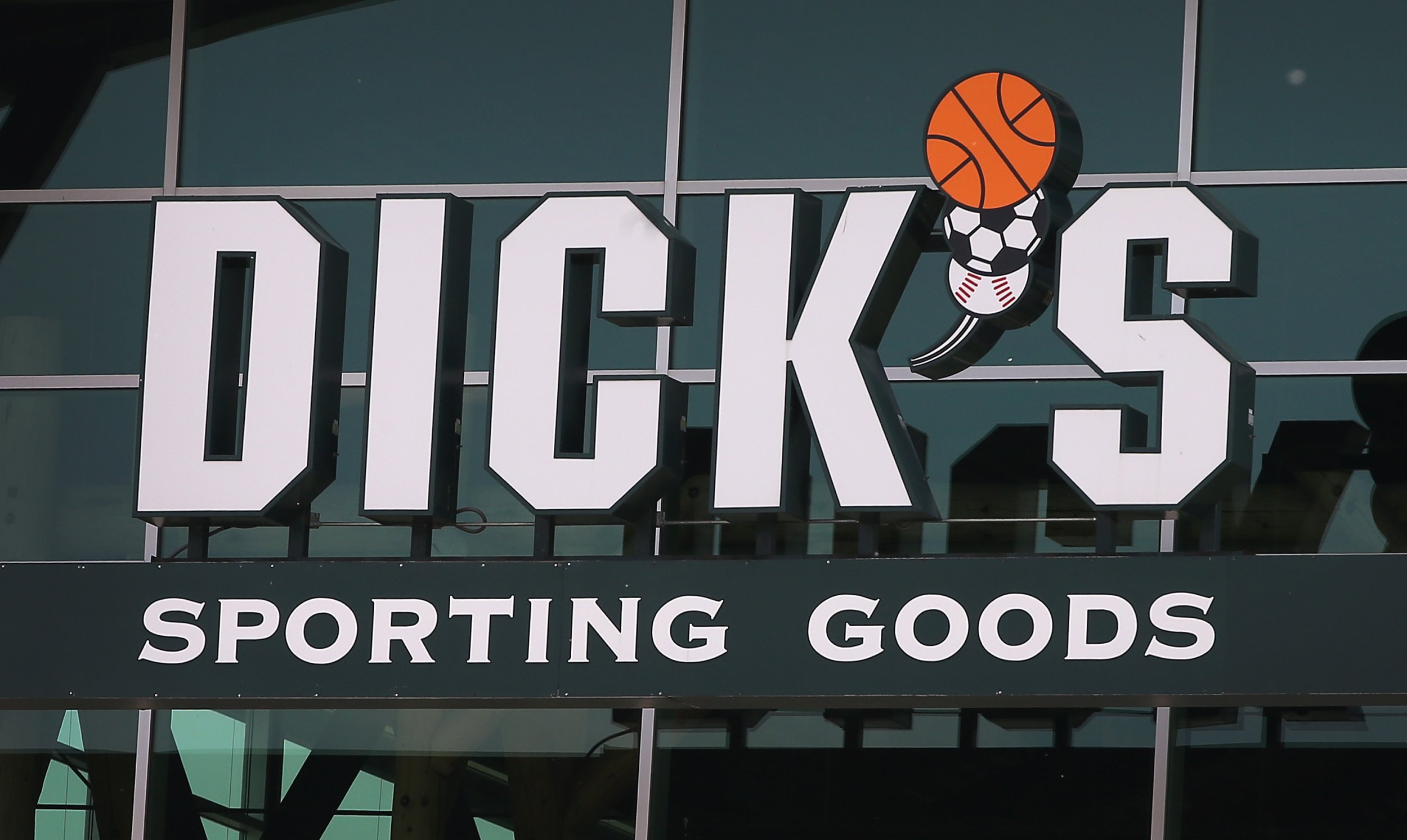 Dicks Sporting Goods To Stop Selling Assault Rifles After Parkland Shooting 