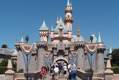 1046px-Sleeping_Beauty_Castle_Disneyland_Anaheim_2013