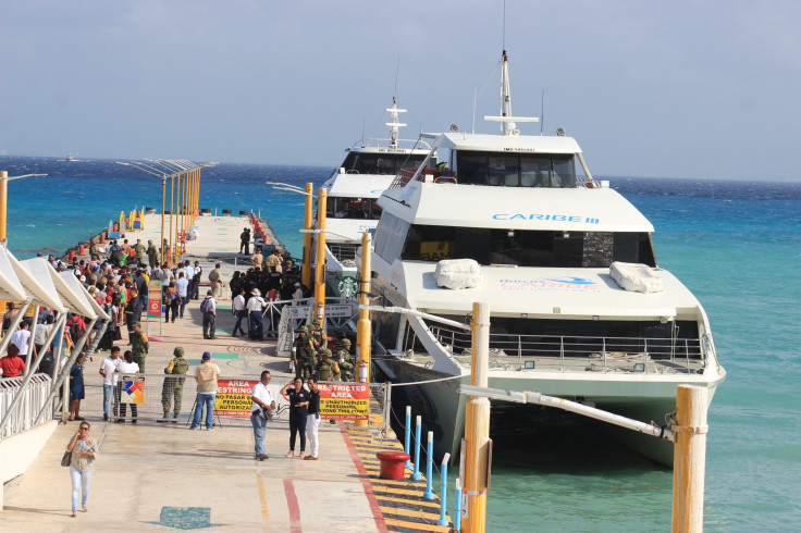 Tourist ferry 