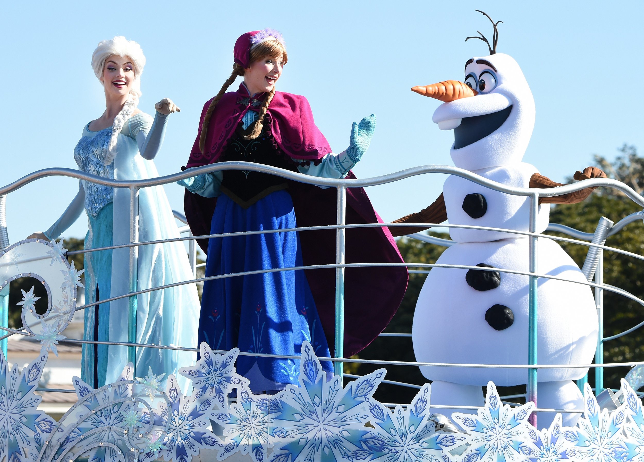 Watch Drag Artist ‘elsa Pushes Boston Police Van Out Of Snow