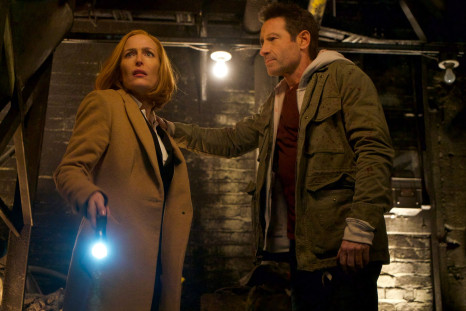 Gillian Anderson as Scully, David Duchovny as Mulder