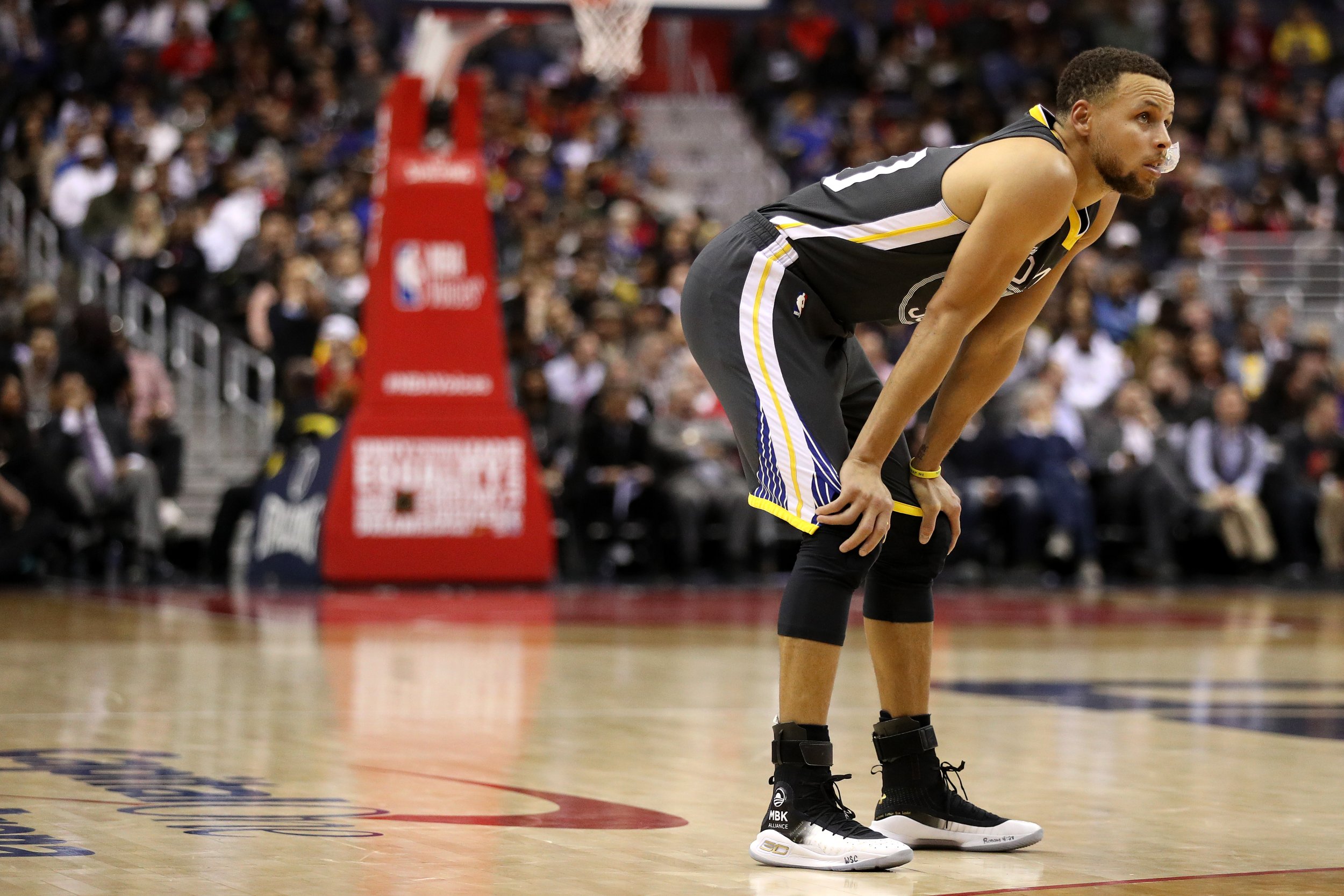 Steph Curry Injury News How Serious Is The Warriors Star S Left Knee Sprain Ibtimes