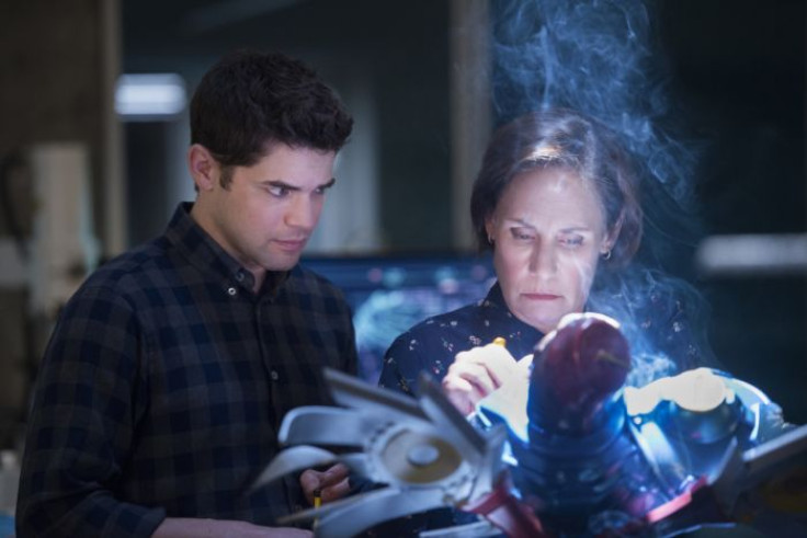 Jeremy Jordan as Winn, Laurie Metcalf as Mary 