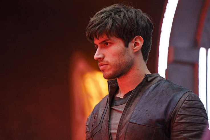 Cameron Cuffe as Seg-El