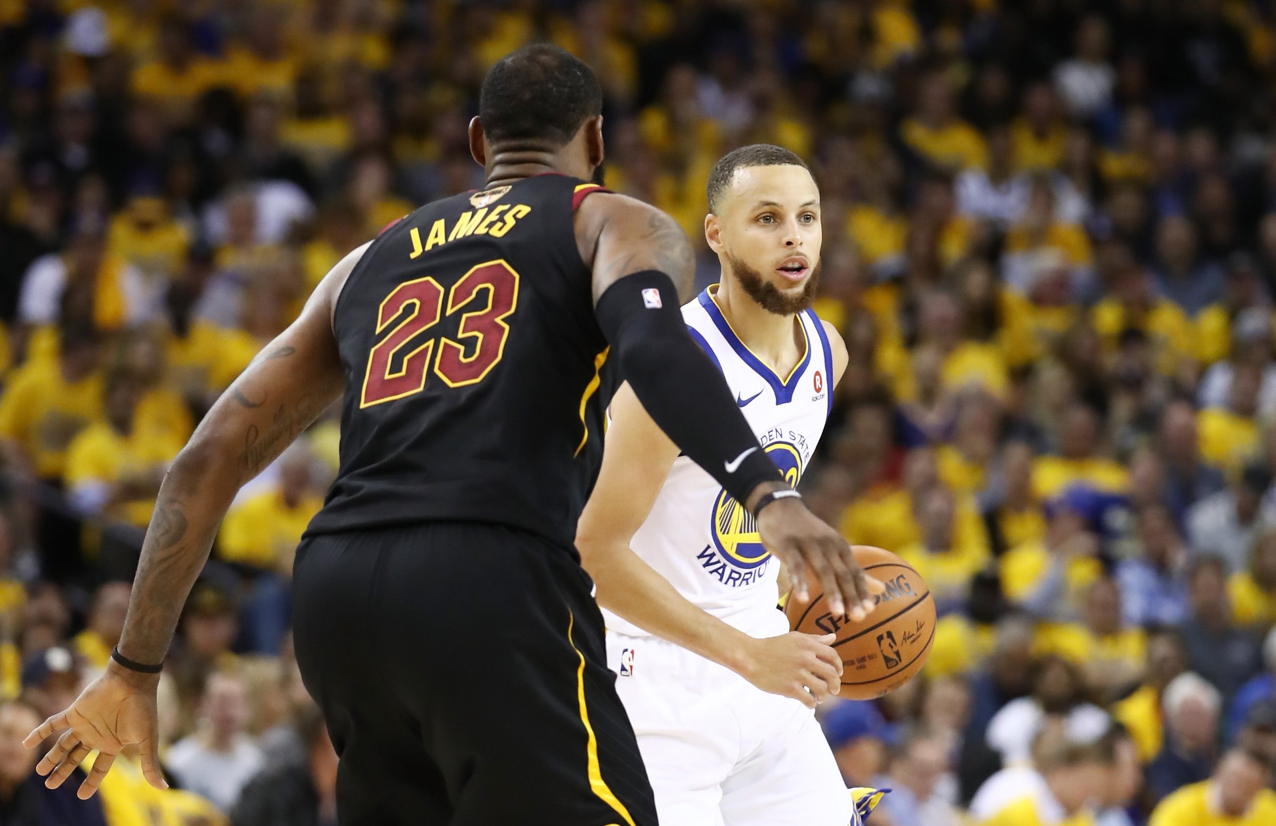 LeBron James blocks Stephen Curry and trash talks him 