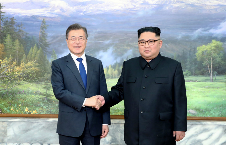 Moon Jae-in meets Kim Jong Un