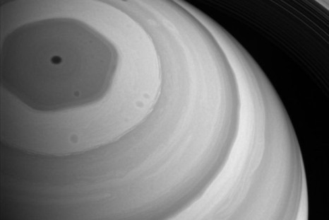 Saturn hexagonal vortex
