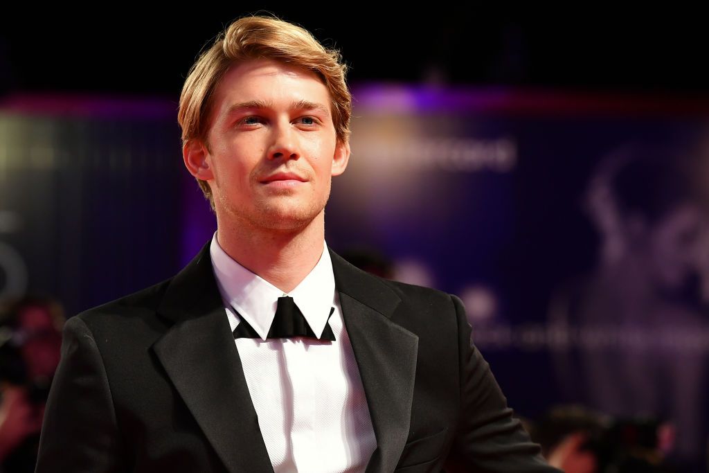 Joe Alwyn met gala