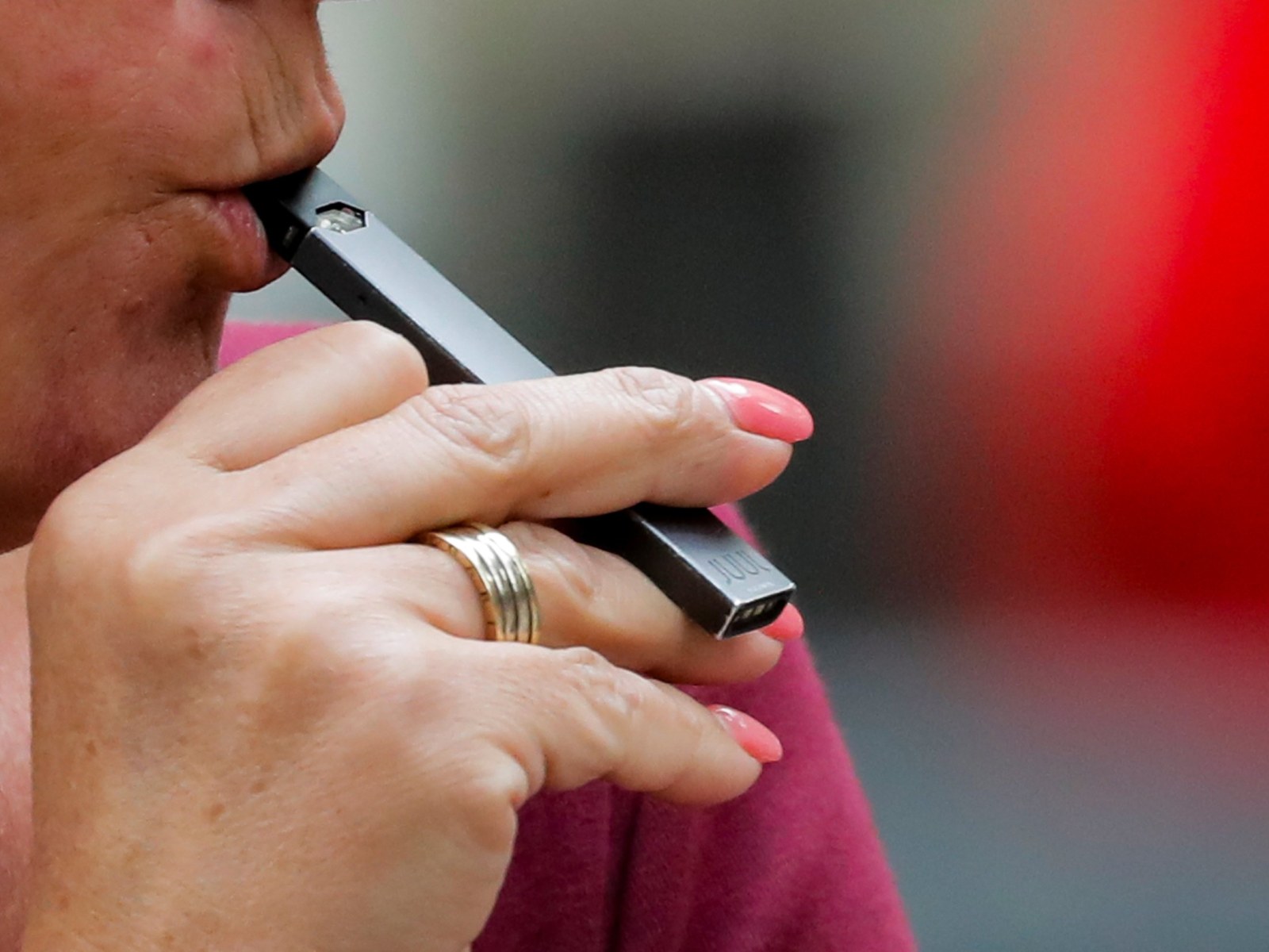 Juul Launches New Bluetooth-connected E-Cigarette That Tracks User's Vaping | IBTimes Juul Launches New Bluetooth-connected E-Cigarette That Tracks User's Vaping | IBTimes