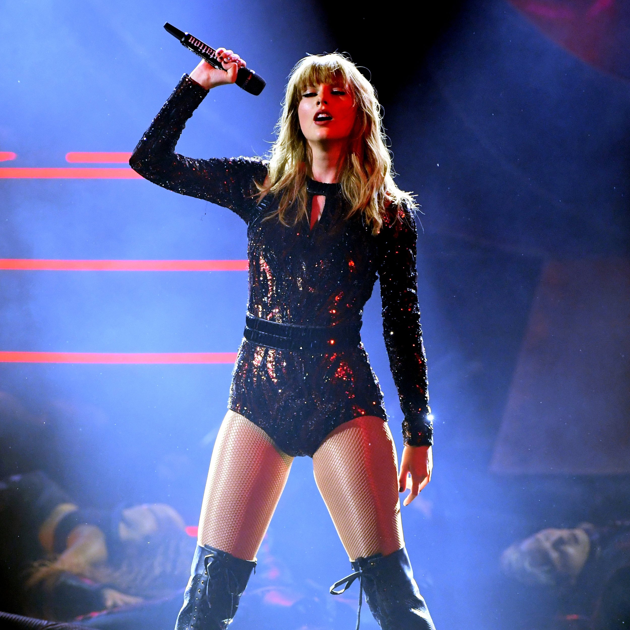 AMA 2018: Reality Behind Taylor Swift Warned By Producers About Getting ...