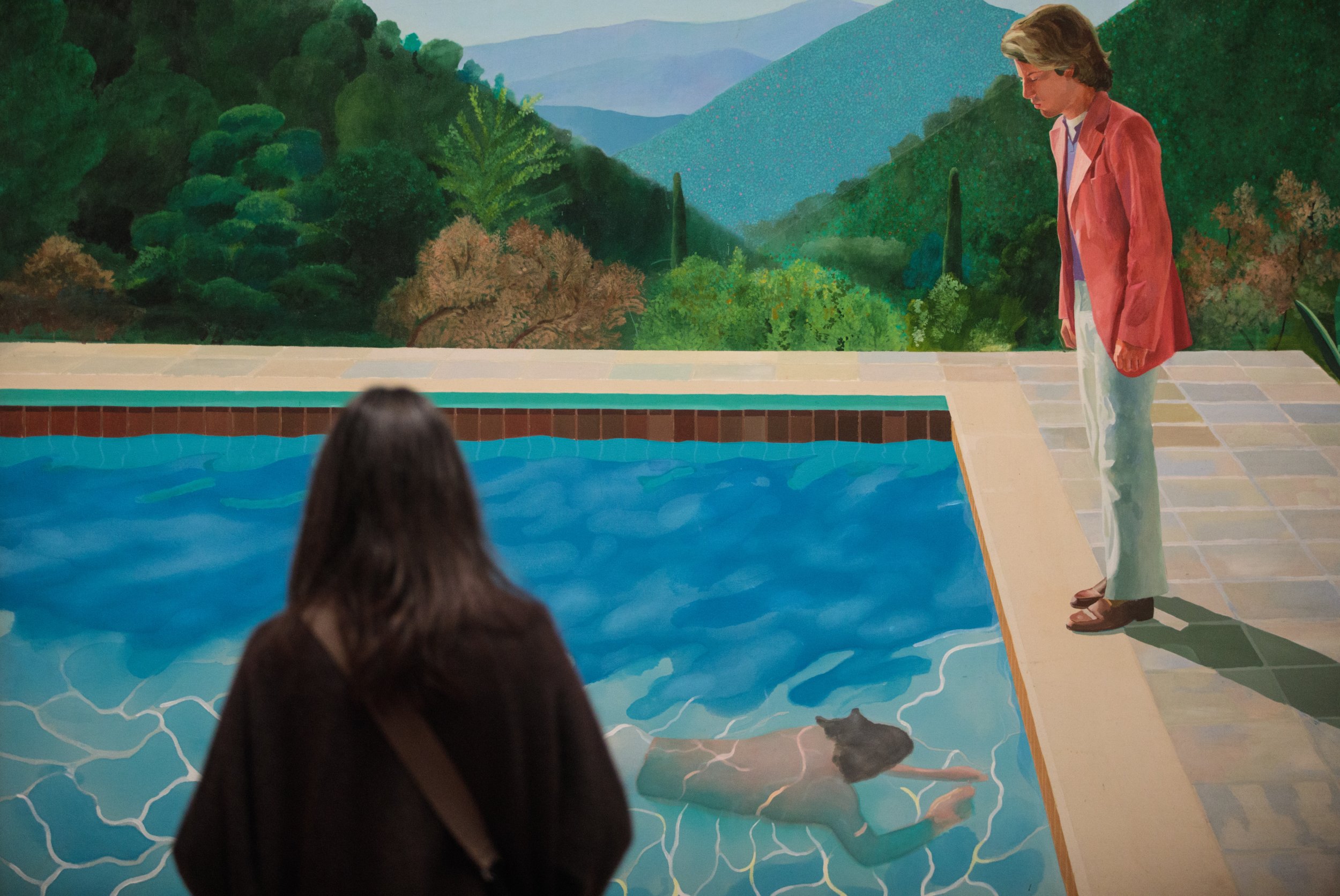 Гармония художественного зрения: портрет художника Дэвида Хокни в бассейне с двумя фигурами