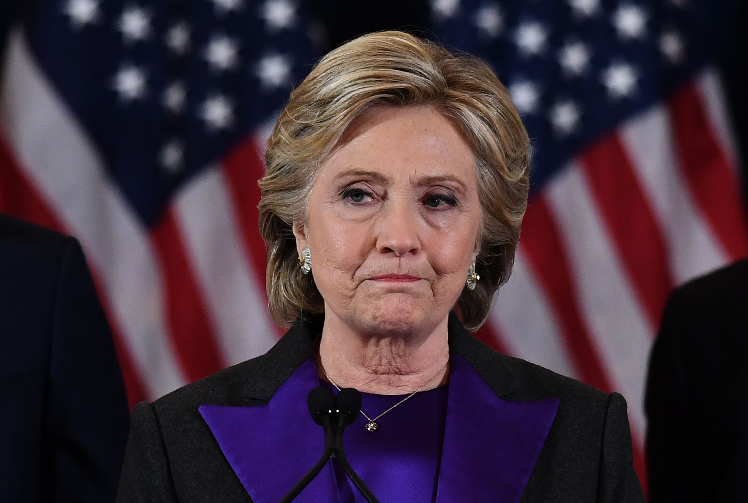 hillary-clinton-unrecognizable-in-glamorous-new-look-amid-3rd