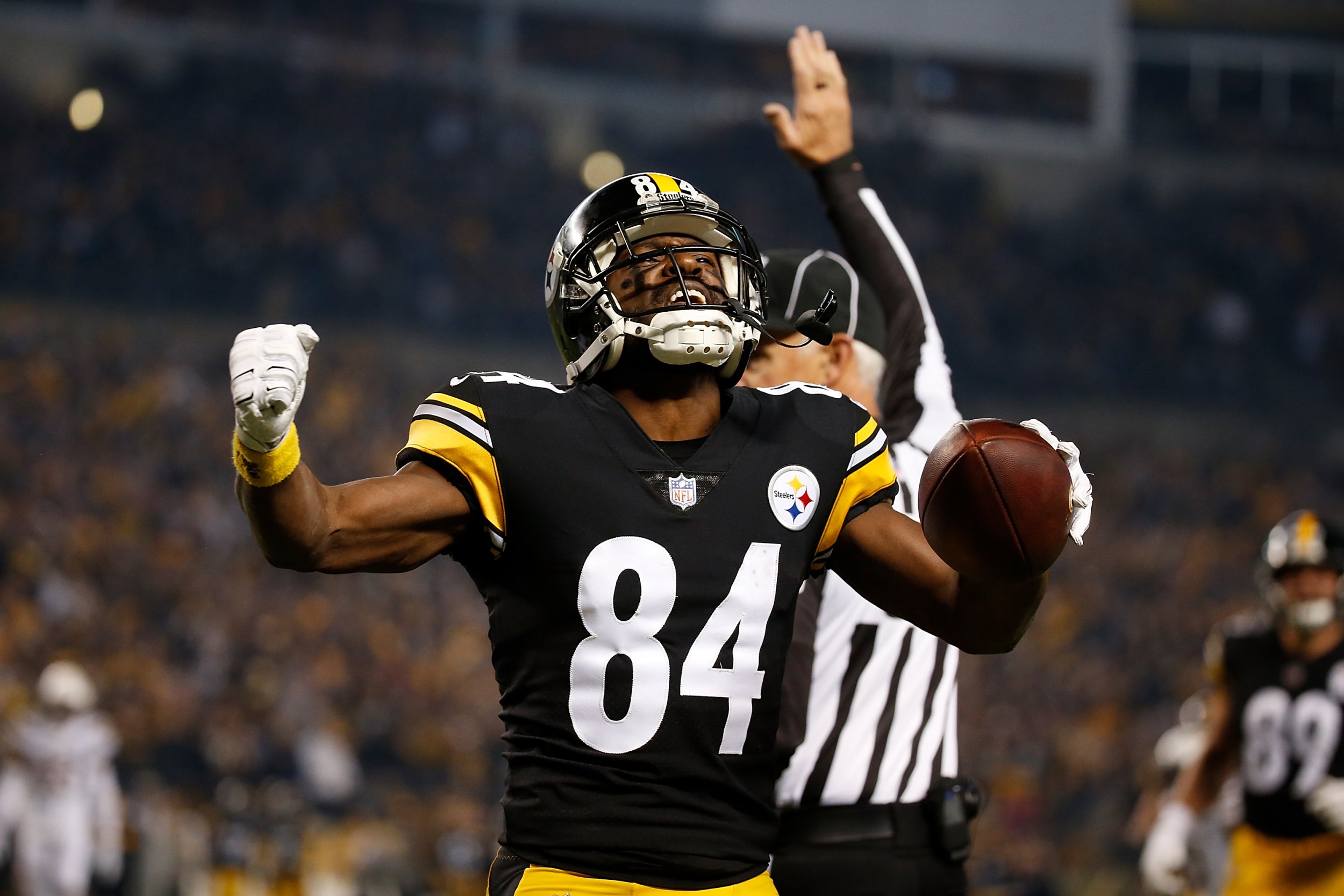 NFL Trade Rumors: Hot Market For Antonio Brown, WR Could Be Open To ...