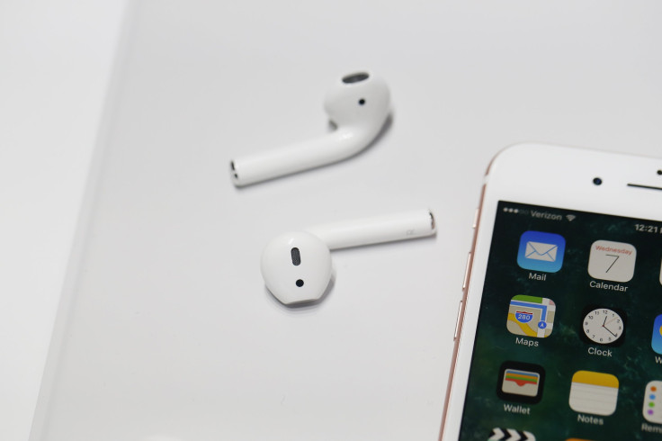 iPhone AirPods