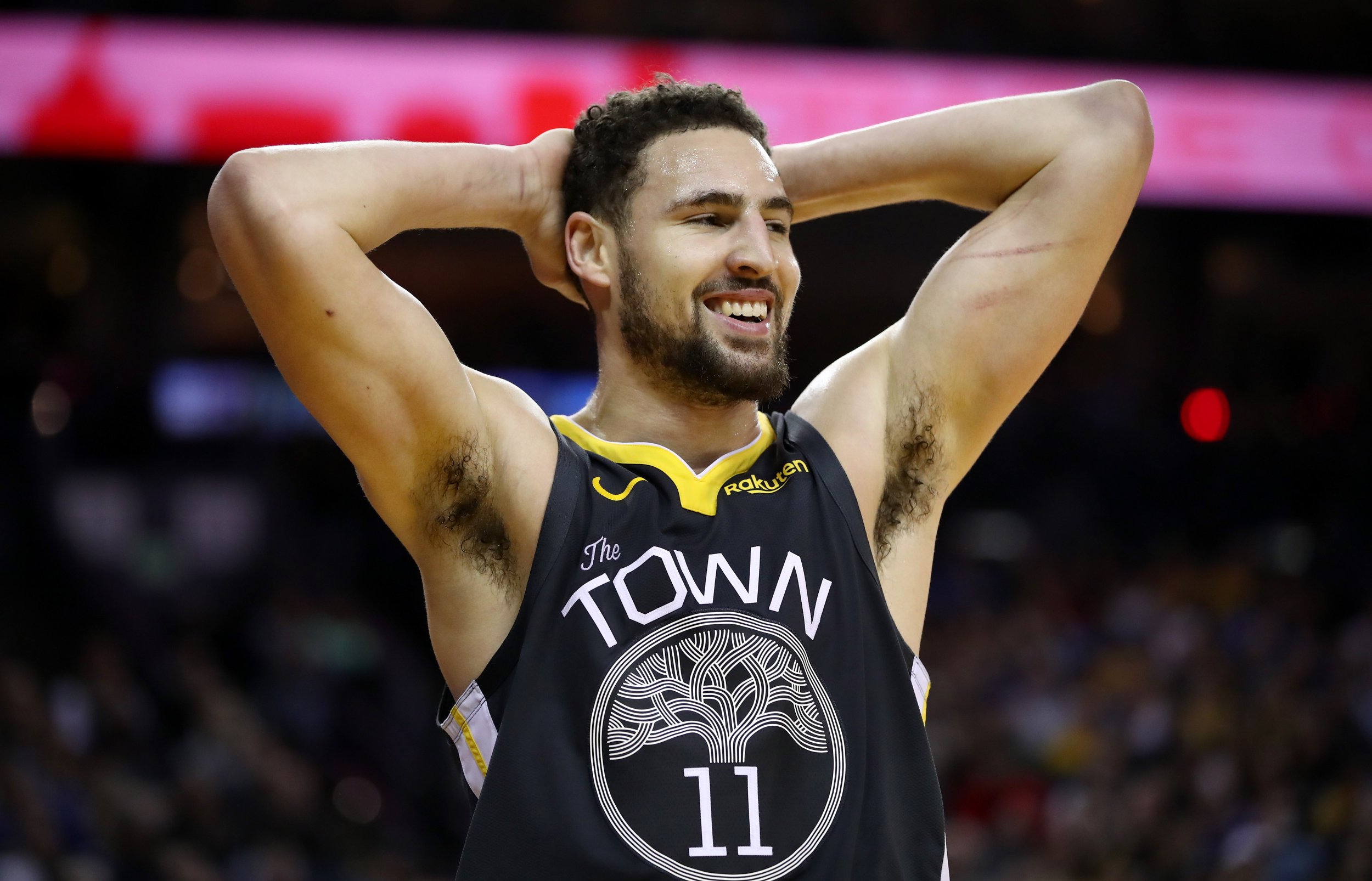 Nba Golden State Warrior Klay Thompson Signs Another Obscure Autograph