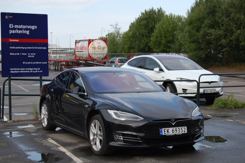 Tesla Model S and X