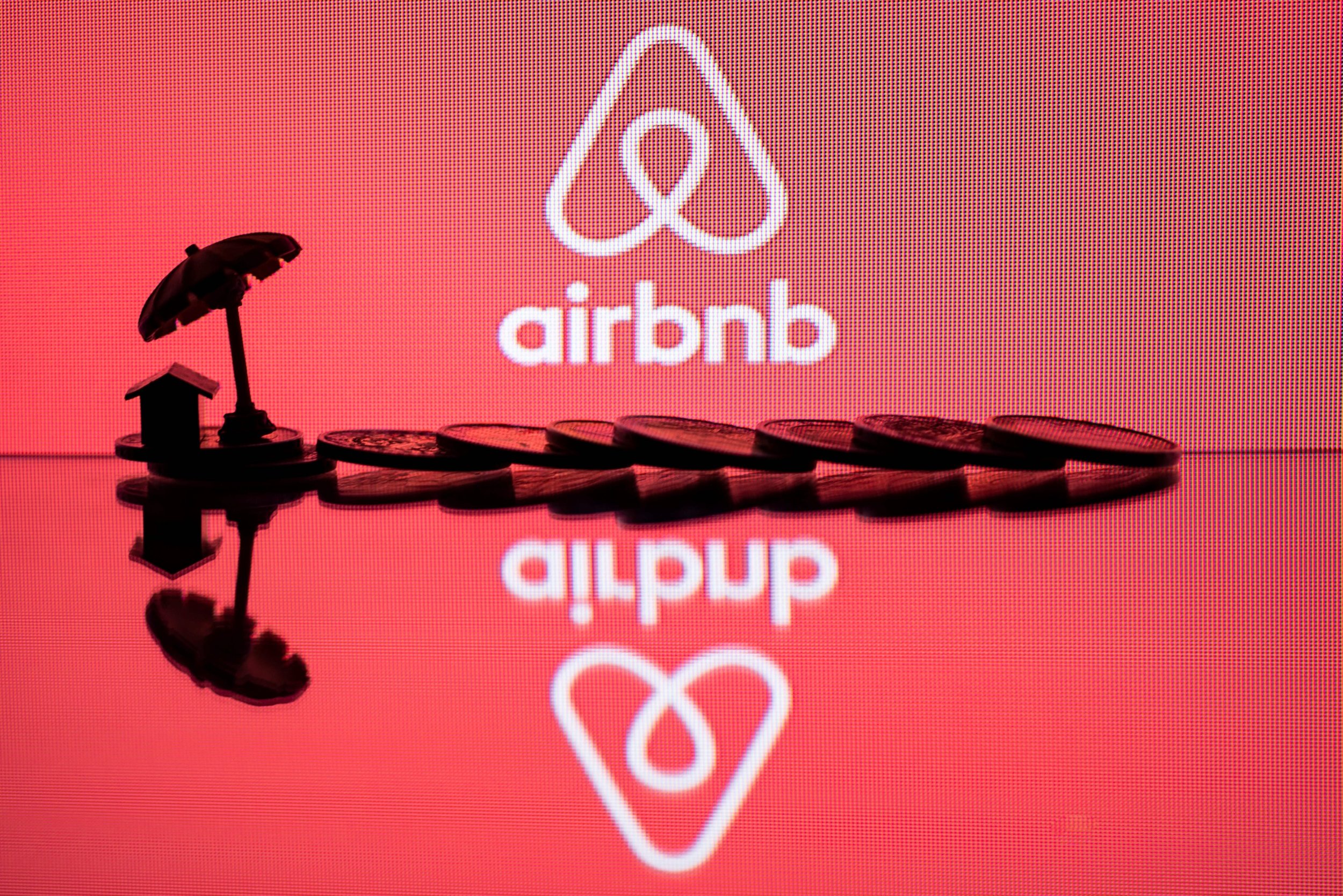 Paris Sues Airbnb For Illegal Ads, Could Pay 14.2M IBTimes