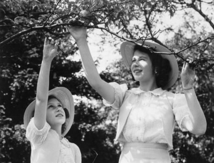 Princess Margaret, Queen Elizabeth II