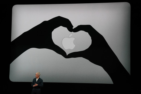 Apple MacBook heart