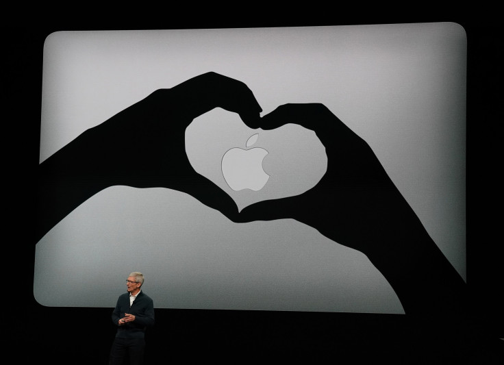 Apple MacBook heart