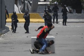 Brave anti-Maduro protestor