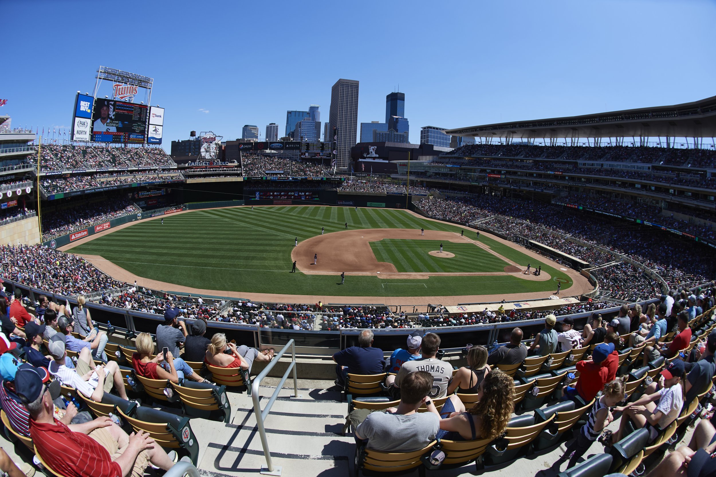 Watch Woman Goes Viral As Worst Pitcher After Chicago White Sox Ball Blunder Ibtimes