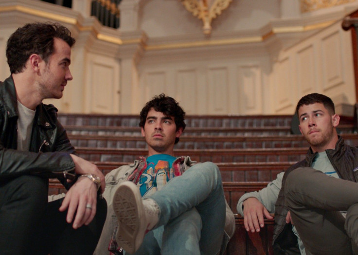 jonas brothers chasing happiness 2