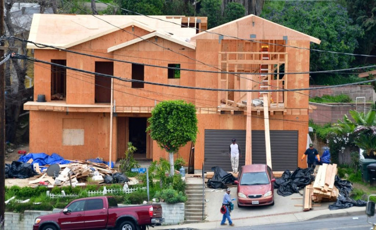 The US government has reported a second straight sharp decline in homebuilding, a key sector of the economy