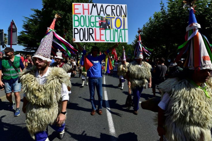 Some demonstrators even donned traditional Basque shepherd costumes, despite the late summer heat