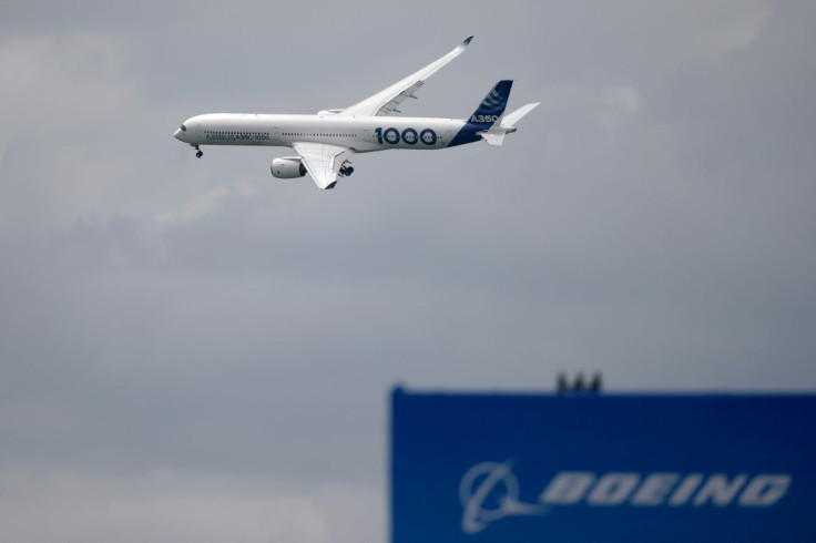Boeing sales helped boost US durable goods, but the headline gain masks a slowing in business investment