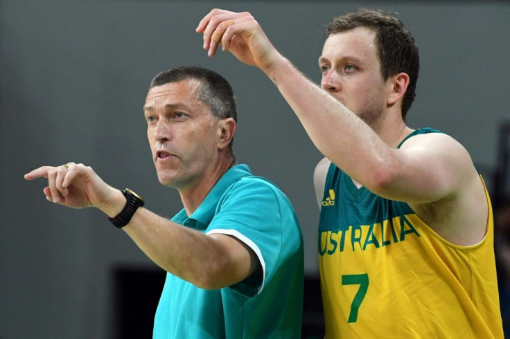 Coach Andrej Lemanis (L) and small forward Joe Ingles are hoping to win Australia's first medal at the Basketball World Cup.