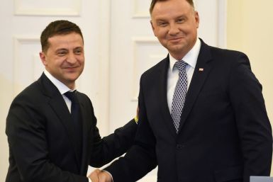 Poland's President Andrzej Duda (r) his Ukrainian counterpart Volodymyr Zelensky as a president 'who wants his country to be part of the free world'