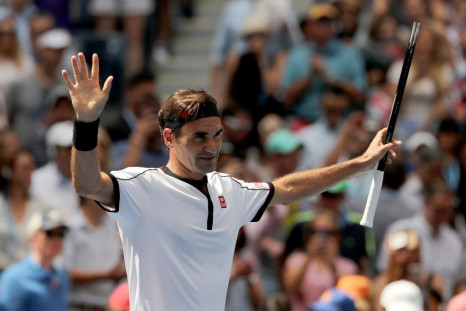 Roger Federer advanced to the US Open quarter-finals by winning in only 79 minutes on Sunday