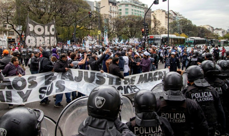 The demonstrators plan to camp for 48 hours on the 9 de Julio Avenue in the heart of Buenos Aires