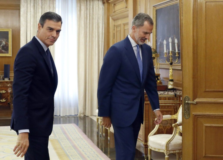 Spanish acting Prime Minister Pedro Sanchez (L) met with King Felipe VI of Spain (R) who concluded there was no candidate with enough support to form a government