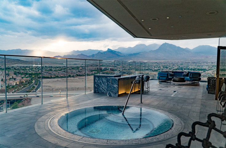 Private outdoor terrace entertaining, One 80 Suite, Red Rock Resort