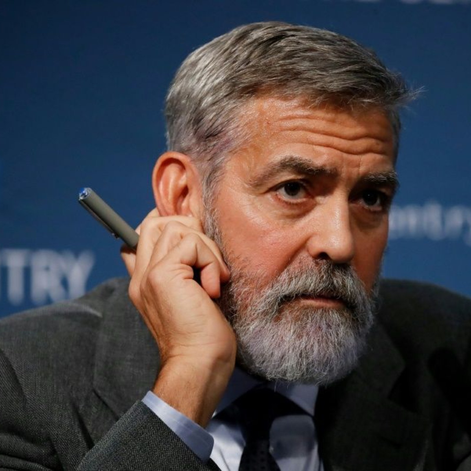 george clooney smoke cigarettes George Clooney Unrecognizable In Yearbook Photos Before Fame george clooney smoke cigarettes George Clooney Unrecognizable In Yearbook Photos Before Fame