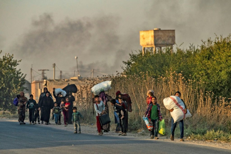 Civlians flee from the Turkish bombardment on the northeast Syrian town of Ras al-Ain