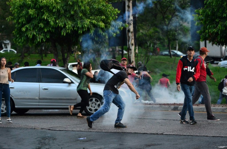 The protest against the president comes after a US prosecutor alleged last week that Hernandez took millions in bribes from drug lords, during a trial for Hernandez's brother