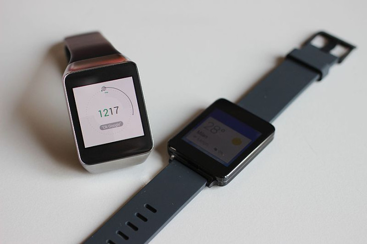 Android_Wear_Smartwatch-_LG_G_Watch_and_Samsung_Gear_Live_(15048710851)